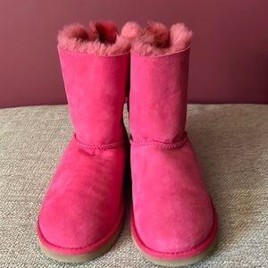 K Bailey Bow Ugg Size 6 never worn in original box